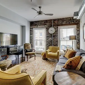  Apartment Old Towne Loft On Broughton -steps To Market United States